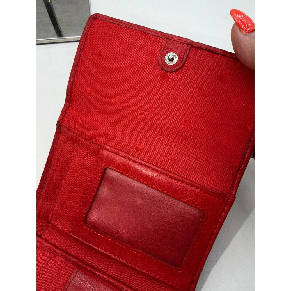 Fossil Red Pebbled Leather Trifold Wallet Keyhole Logo Snap Closure Pocket